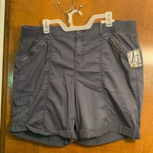 Bermuda cargo shorts size 16W
